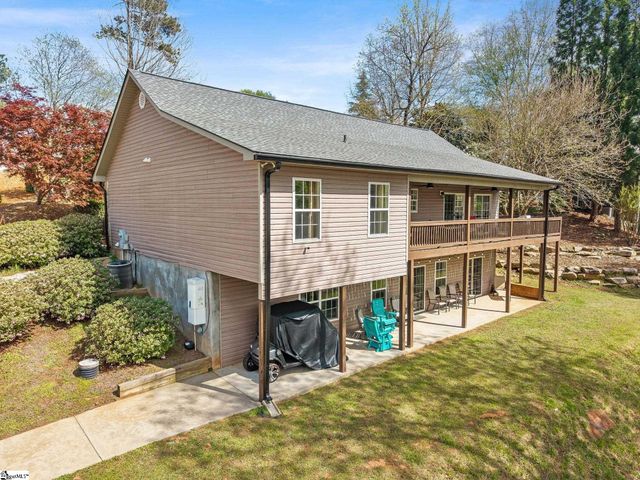 143 W Waters Edge Lane, West Union, SC 29696