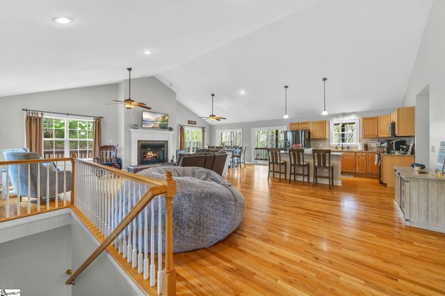 143 W Waters Edge Lane, West Union, SC 29696