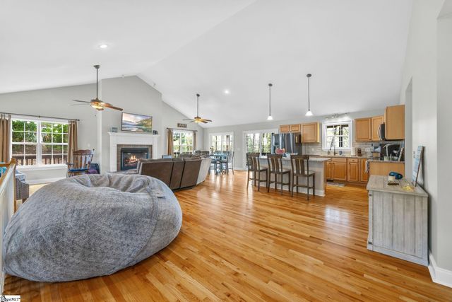 143 W Waters Edge Lane, West Union, SC 29696