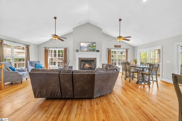 143 W Waters Edge Lane, West Union, SC 29696