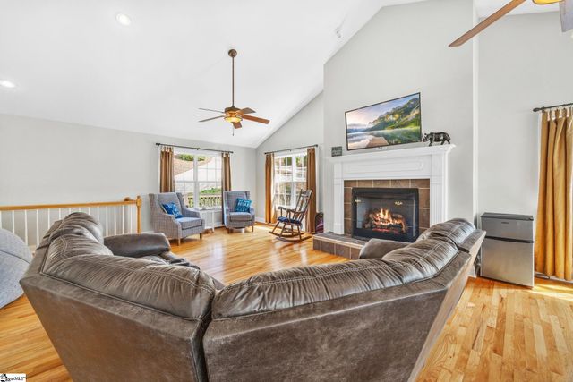 143 W Waters Edge Lane, West Union, SC 29696