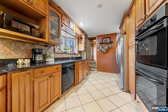 81 Vreeland Avenue, Midland Park, NJ 07432