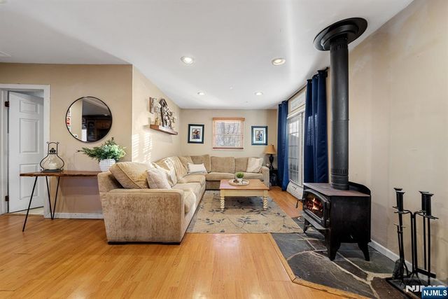 81 Vreeland Avenue, Midland Park, NJ 07432