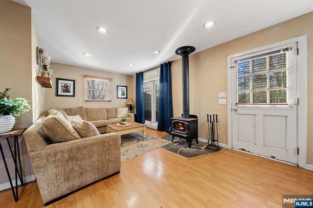 81 Vreeland Avenue, Midland Park, NJ 07432