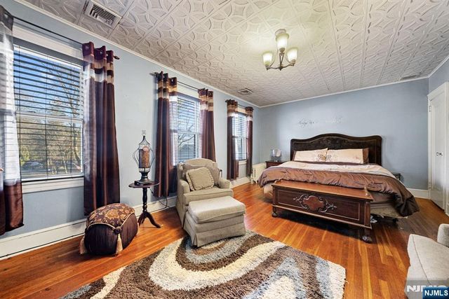 81 Vreeland Avenue, Midland Park, NJ 07432