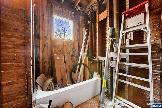 81 Vreeland Avenue, Midland Park, NJ 07432