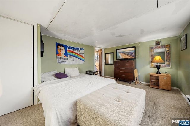 81 Vreeland Avenue, Midland Park, NJ 07432