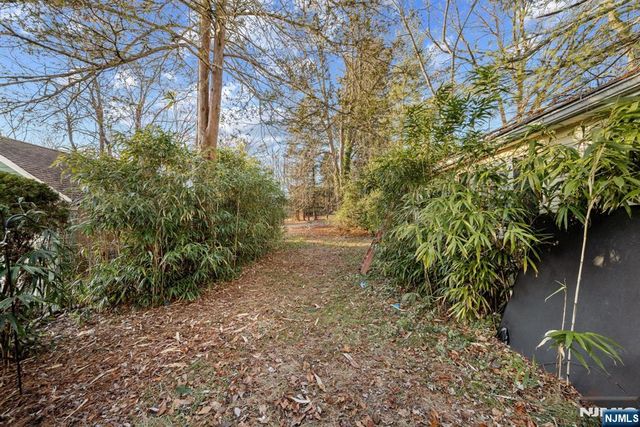 81 Vreeland Avenue, Midland Park, NJ 07432