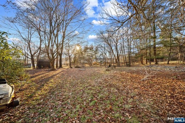 81 Vreeland Avenue, Midland Park, NJ 07432