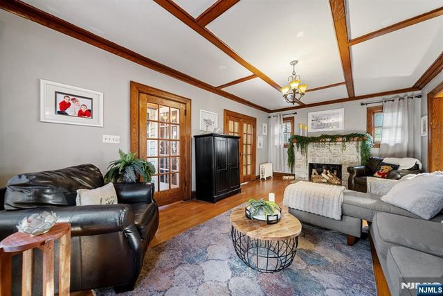 81 Vreeland Avenue, Midland Park, NJ 07432