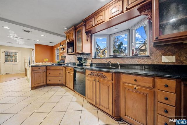 81 Vreeland Avenue, Midland Park, NJ 07432