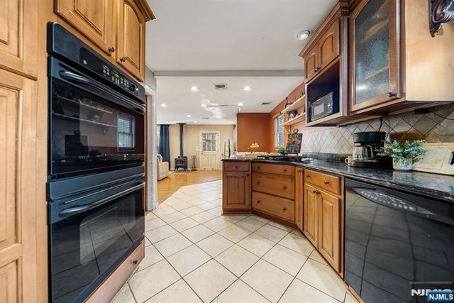 81 Vreeland Avenue, Midland Park, NJ 07432