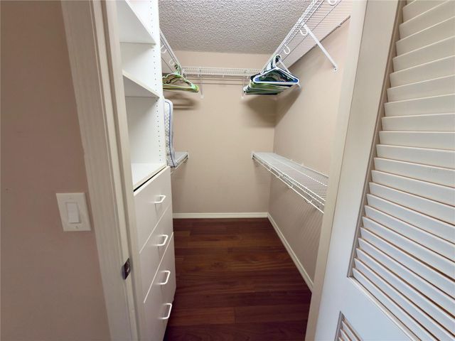 5805 HELEN WAY, Sarasota, FL 34243