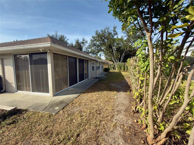 5805 HELEN WAY, Sarasota, FL 34243