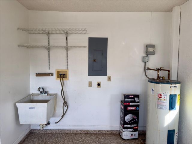 5805 HELEN WAY, Sarasota, FL 34243