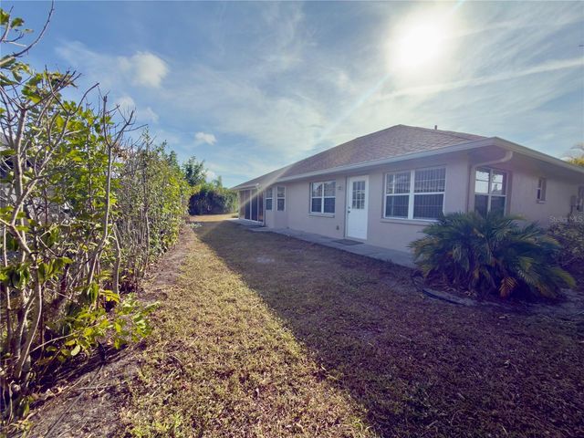 5805 HELEN WAY, Sarasota, FL 34243