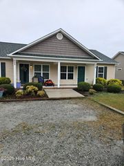 119 Oyster Lane, Hubert, NC 28539