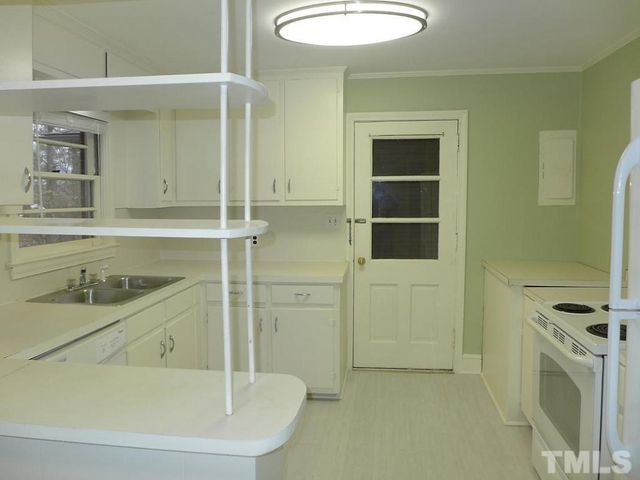 1111 Roosevelt Drive, Chapel Hill, NC 27514