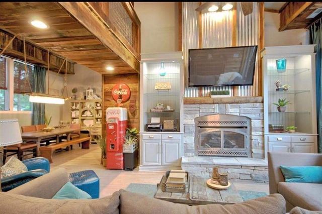 1382 Cavern Ct, Clarksville, TN 37043