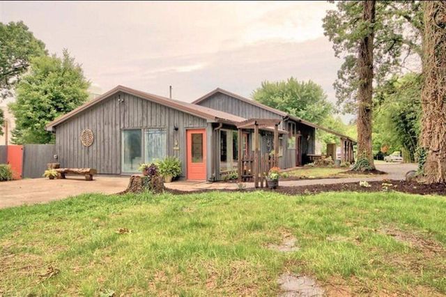 1382 Cavern Ct, Clarksville, TN 37043