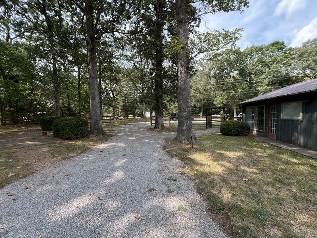 1382 Cavern Ct, Clarksville, TN 37043