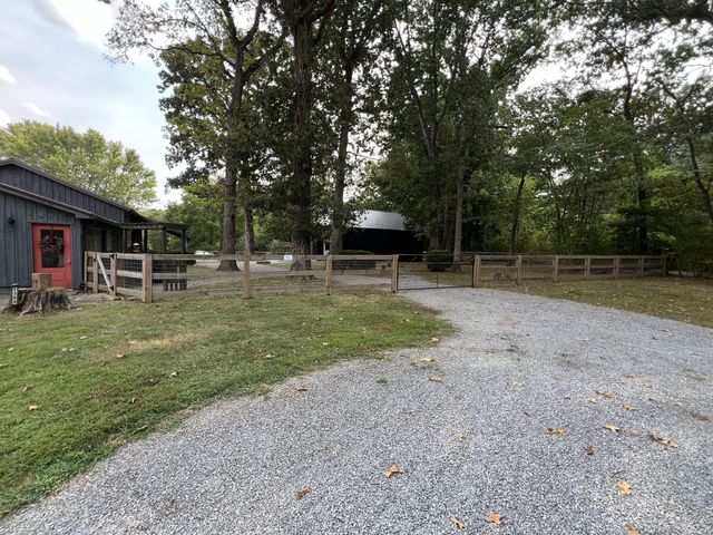 1382 Cavern Ct, Clarksville, TN 37043