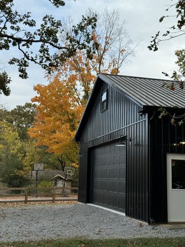 1382 Cavern Ct, Clarksville, TN 37043