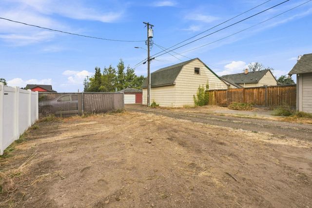 318 W Knox Ave, Spokane, WA 99205