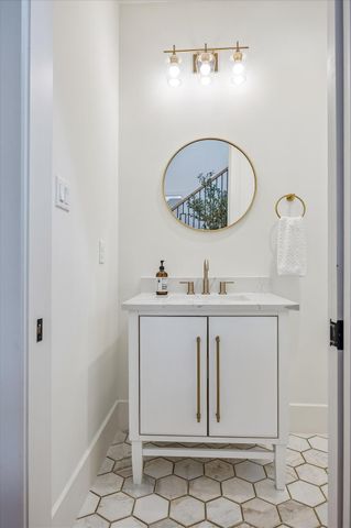 1729 Chippendale Road, Houston, TX 77018