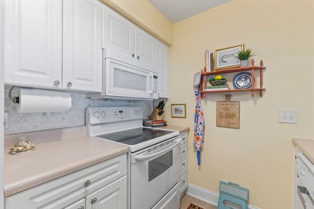 627 Woodmoor Dr Unit 302, Murrells Inlet, SC 29576