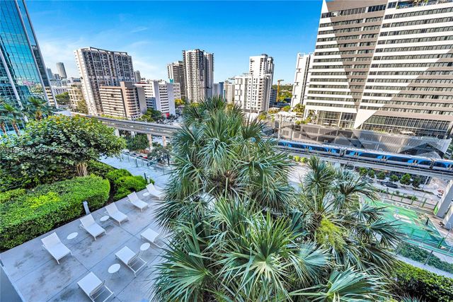 88 SW 7th St 806, Miami, FL 33130