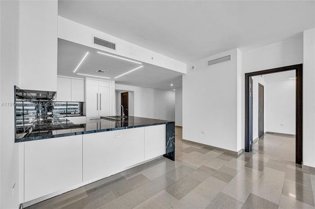 88 SW 7th St 806, Miami, FL 33130