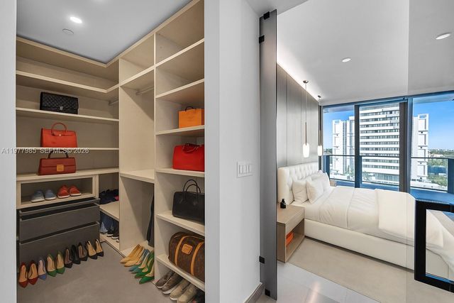 88 SW 7th St 806, Miami, FL 33130