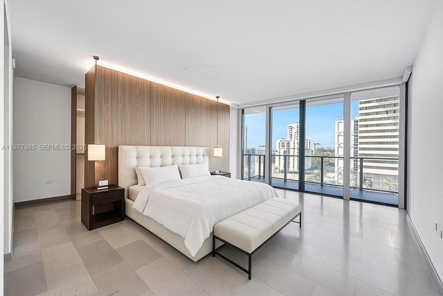 88 SW 7th St 806, Miami, FL 33130