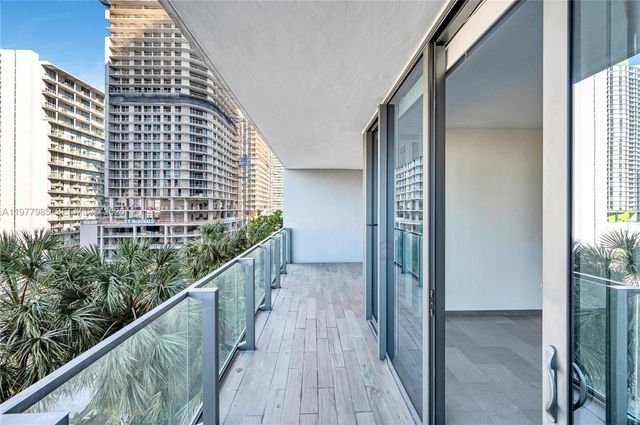 88 SW 7th St 806, Miami, FL 33130