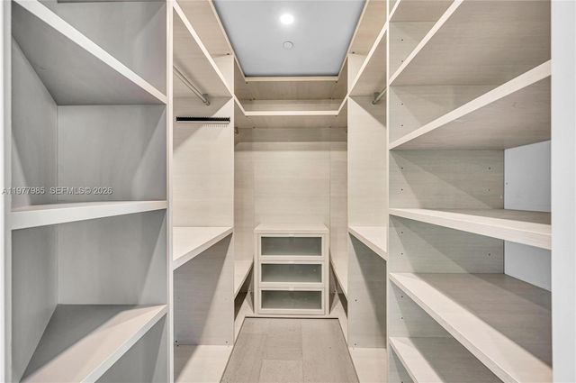 88 SW 7th St 806, Miami, FL 33130