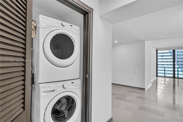 88 SW 7th St 806, Miami, FL 33130