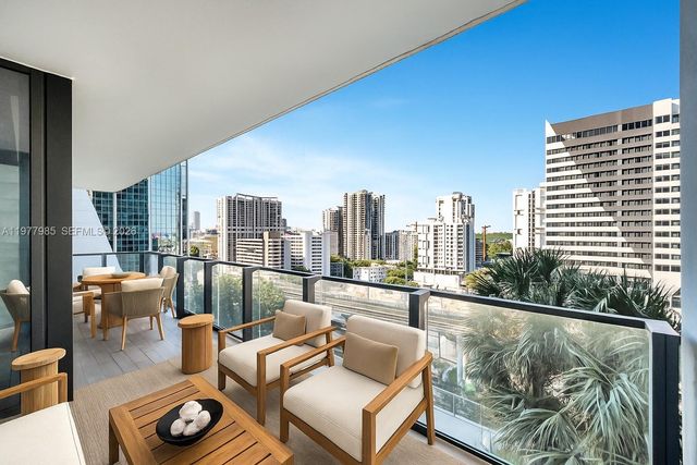 88 SW 7th St 806, Miami, FL 33130