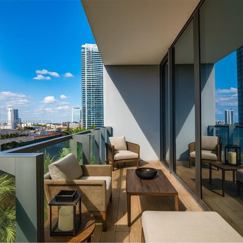 88 SW 7th St 806, Miami, FL 33130