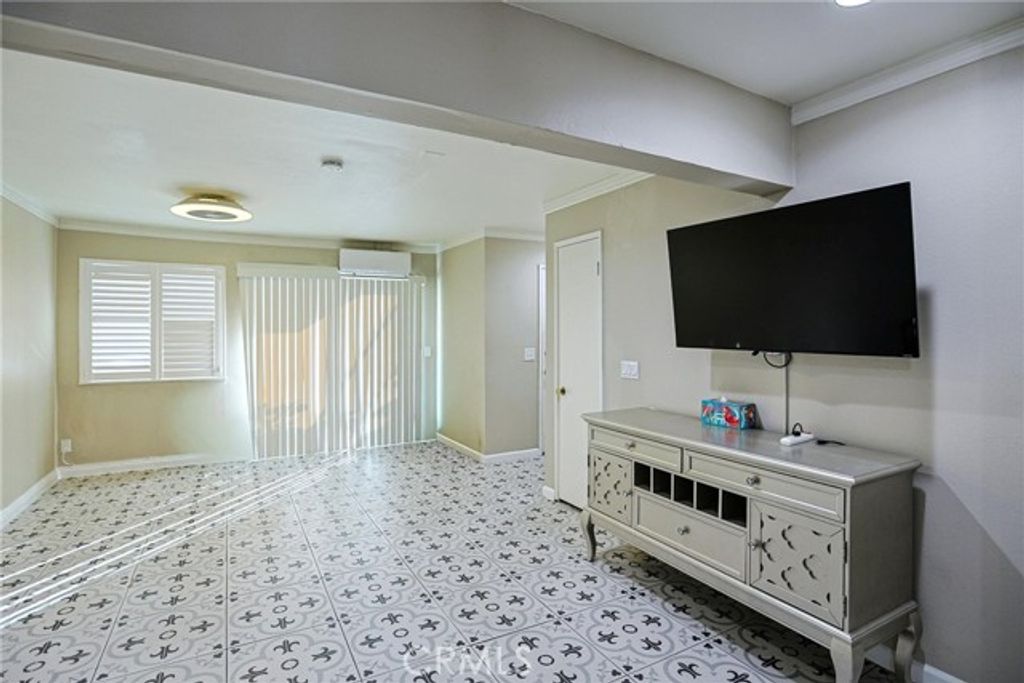 631 N Bristol 62, Santa Ana, CA 92703