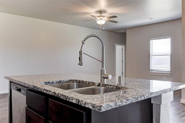 15944 Spur Circle, Mcloud, OK 74851