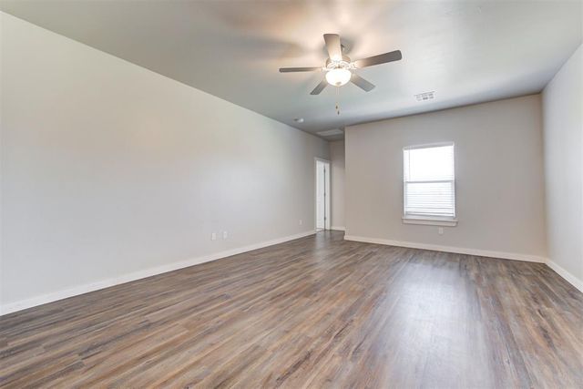 15944 Spur Circle, Mcloud, OK 74851