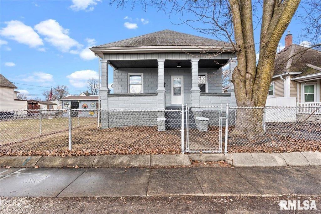 1617 Cummins Avenue, Springfield, IL 62702