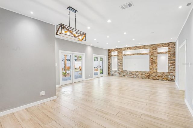 929 W BEACON AVENUE, Tampa, FL 33603