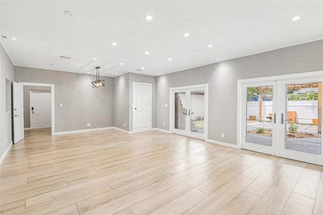929 W BEACON AVENUE, Tampa, FL 33603