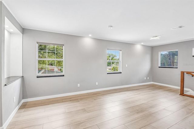 929 W BEACON AVENUE, Tampa, FL 33603
