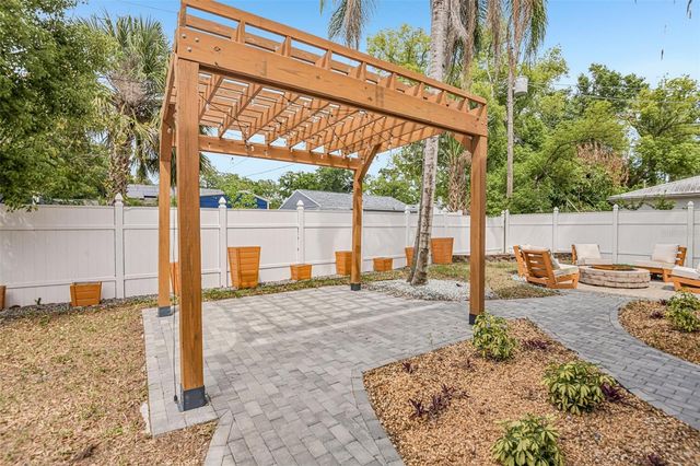 929 W BEACON AVENUE, Tampa, FL 33603