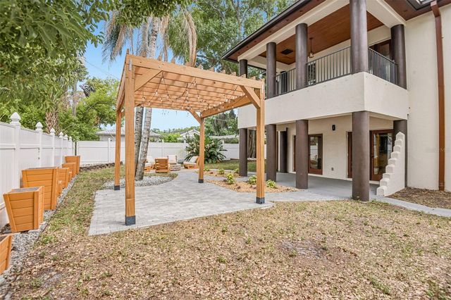 929 W BEACON AVENUE, Tampa, FL 33603