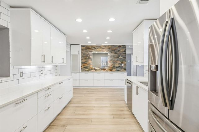 929 W BEACON AVENUE, Tampa, FL 33603
