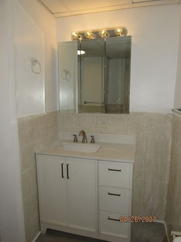 4 Plum St 1, Worcester, MA 01604